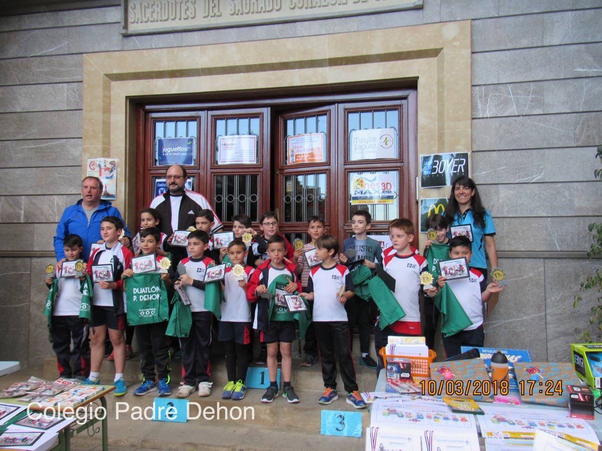 Trofeos y regalos para los participantes de 3º y 4º primaria